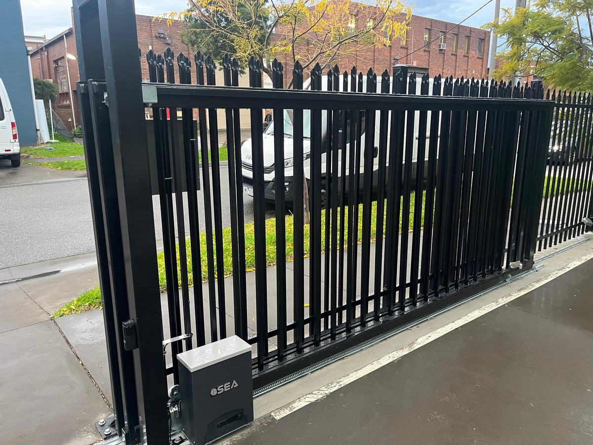 Heavy-Duty Telescopic Spear Top Sliding Gate and Front Fence for Complete Plumbing