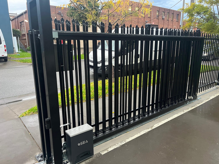 Heavy-Duty Telescopic Spear Top Sliding Gate and Front Fence for Complete Plumbing